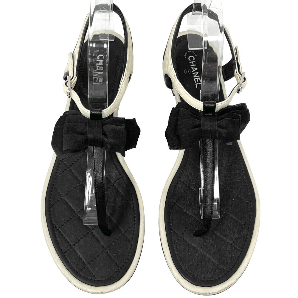 CHANEL White & Black‎ Quilted Bow Flat Sandals – Size 41.5
